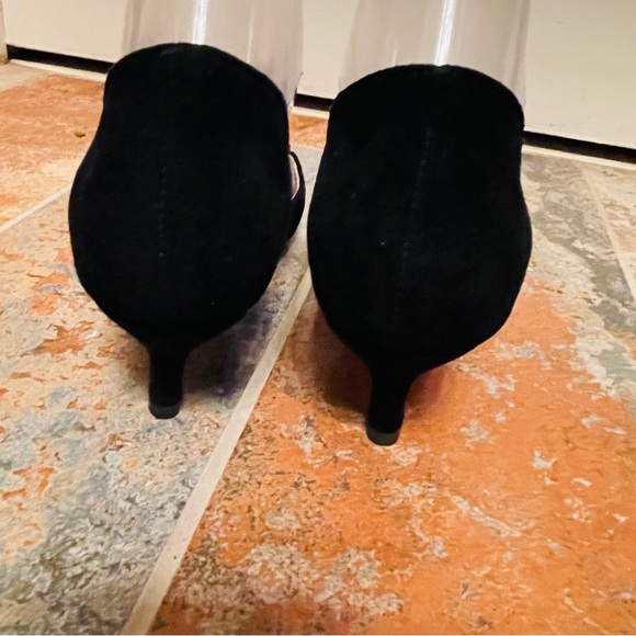 🎩Classic Black Velvety Scalloped Kitten Heel Pointed Toe D’Orsay Style Pumps! - Picture 5 of 14